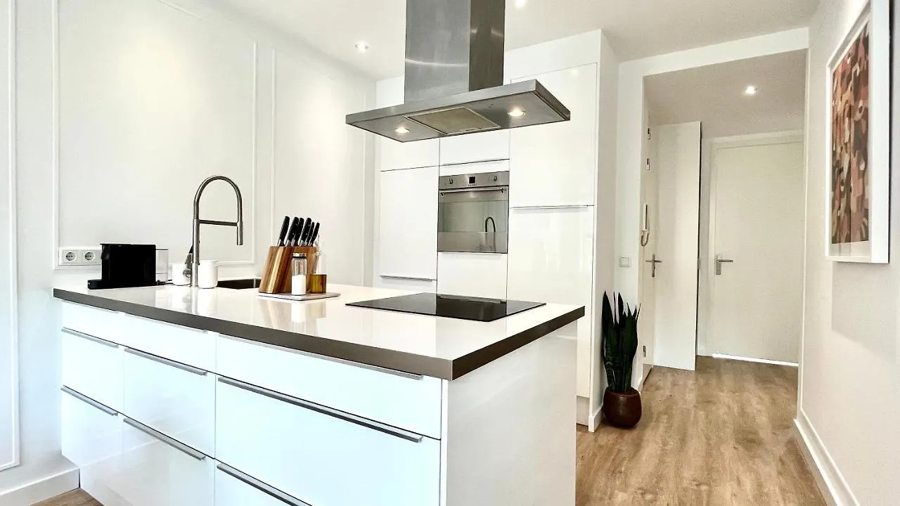 New Stylish 1 Bedroom Apt W/ 2 Balconies In Centrum Amsterdam